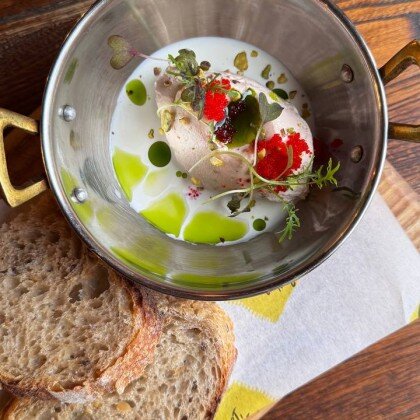 Паштет из лосося с подкопченой икрой тобико