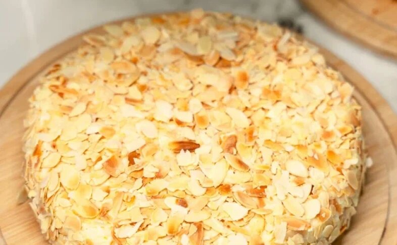 Торт "Шведский миндальный с миндальными лепестками"