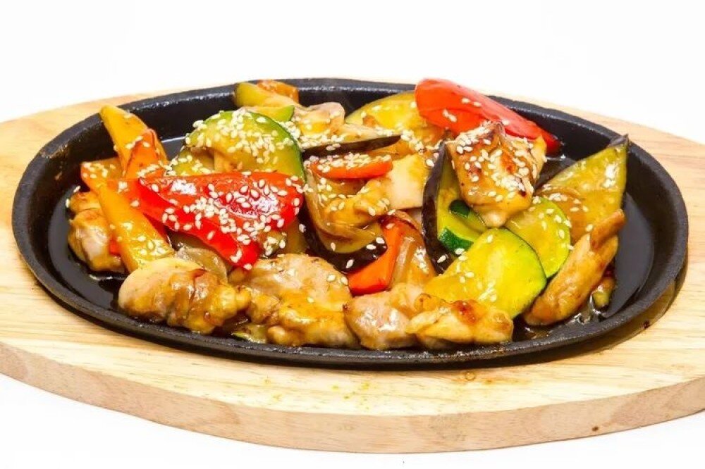 Овощи с курицей в сладко-остром соусе