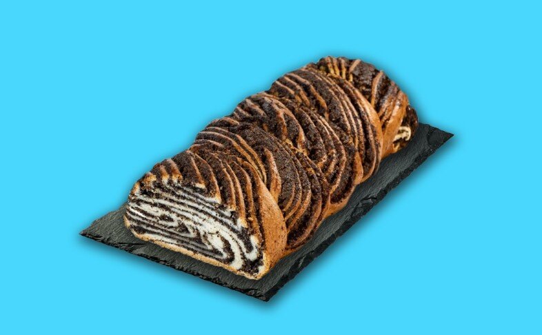 Коса с маком