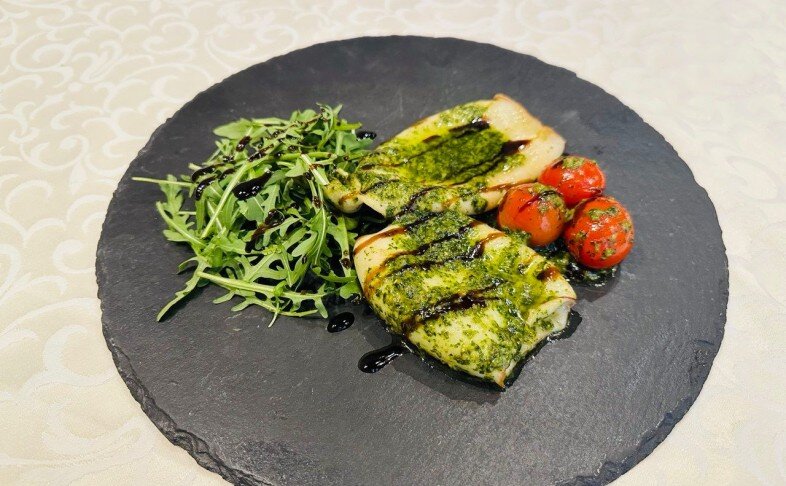 Кальмар в соусе песто с рукколой