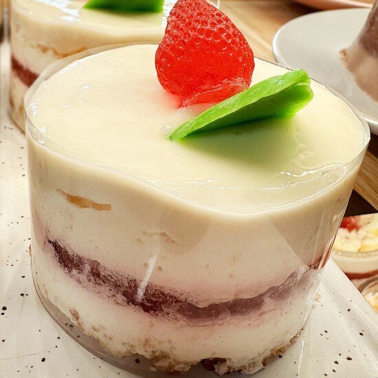 КЛУБНИЧНОЕ Пирожное