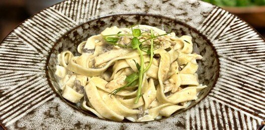 Паста с курицей и грибами