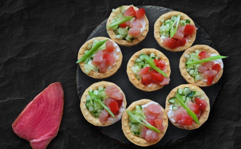 Тарталетки с тунцом