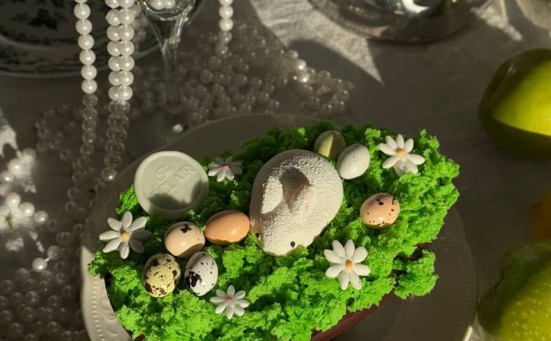 Торт шоколадное яйцо с зайчиком