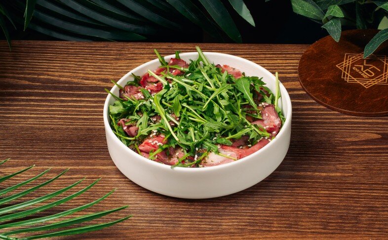 Салат с ростбифом и чимичурри