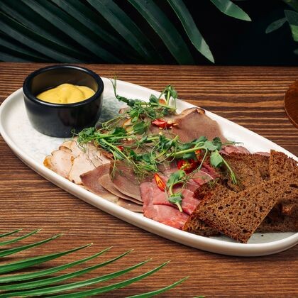 Мясная тарелка