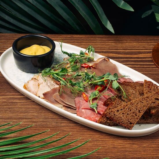 Мясная тарелка