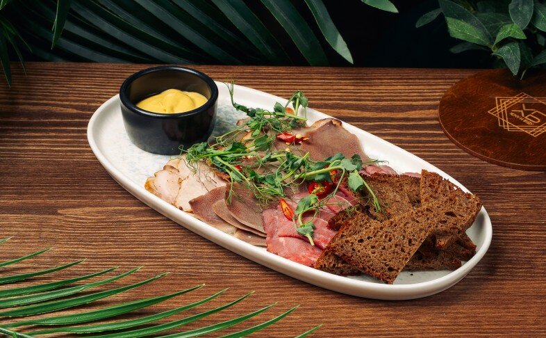 Мясная тарелка