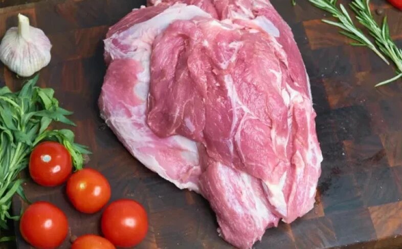 ЛОПАТКА ПОРОСЕНКА БЕЗ КОСТИ 5-6 КГ