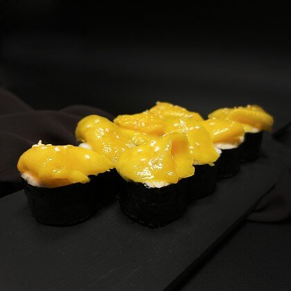 Ролл "Манго - лосось" премиум | халяль