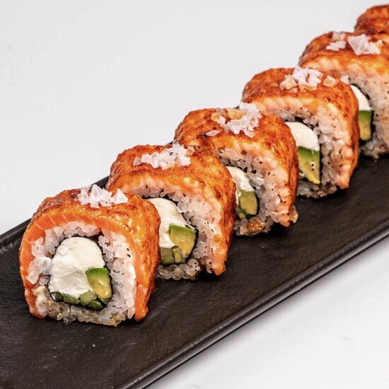 Ролл лосось в соленой карамели