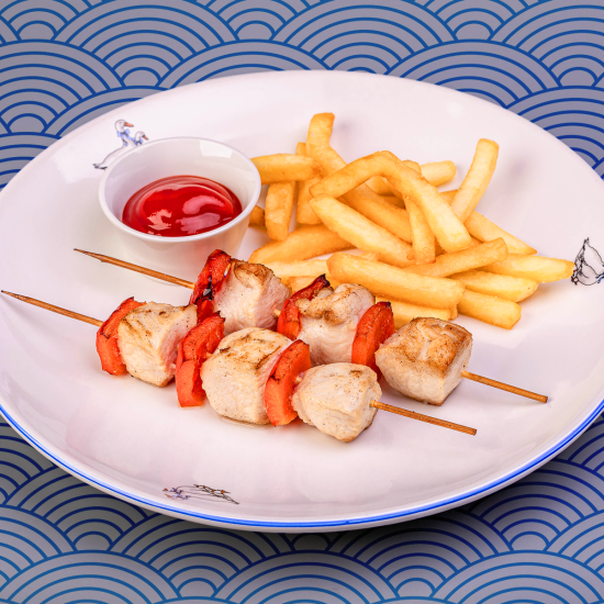 Куриные шашлычки с картофелем фри