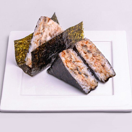 Онигири Угорь в спайси соусе