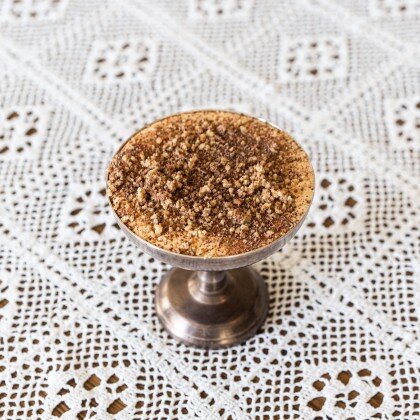 Сметанник, с сезонными ягодами и сгущенным молоком