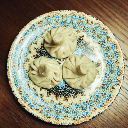 *Хинкали с курицей и грибами в сливочном соусе