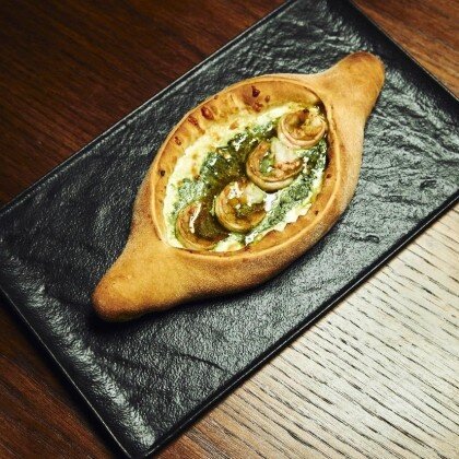 *Хачапури по-аджарски с креветками и шпинатом