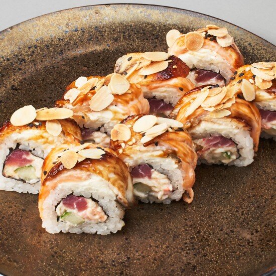 Королевский ролл с угрем и лососем