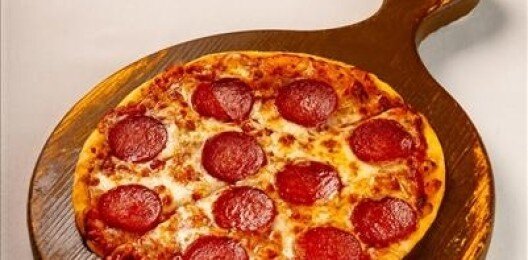 пицца с колбаской и сулугуни