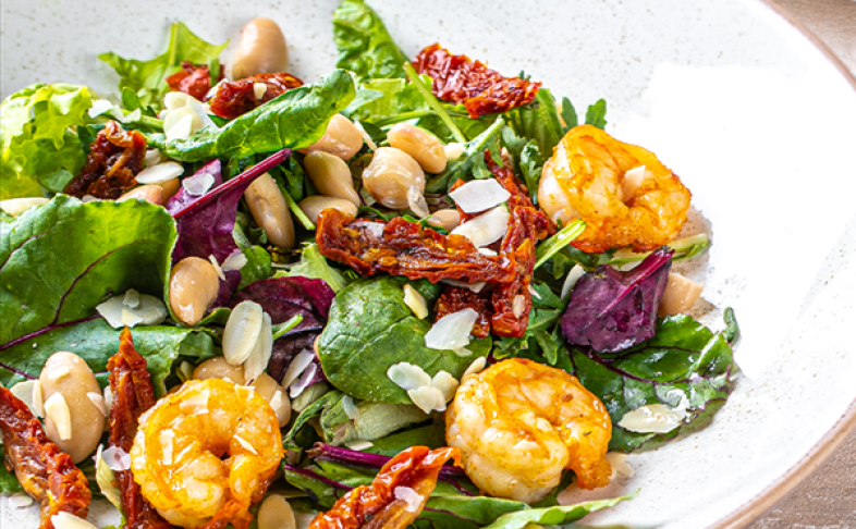 Салат из креветок с вялеными помидорами