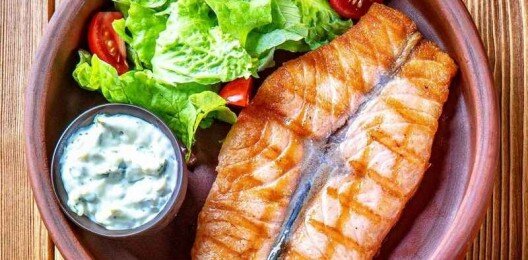 Стейк из красной рыбы