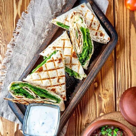 Дурмак со шпинатом и сулугуни