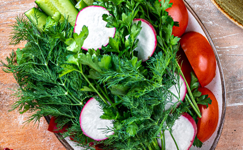 Овощная тарелка с зеленью