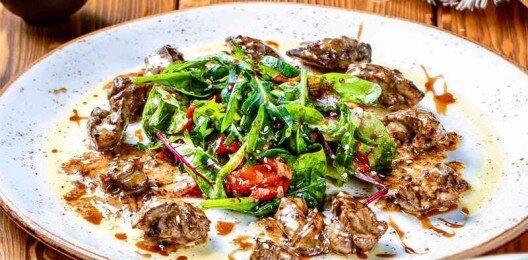 Салат из куриной печени