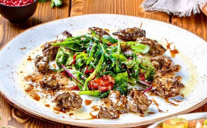 Салат из куриной печени