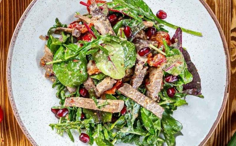 Салат с языком говядины