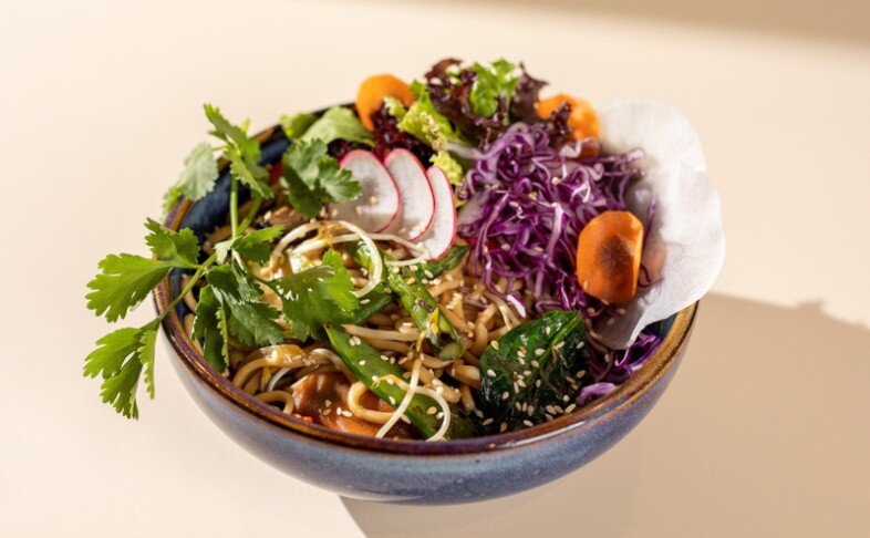 Лапша жареная с овощами 380г