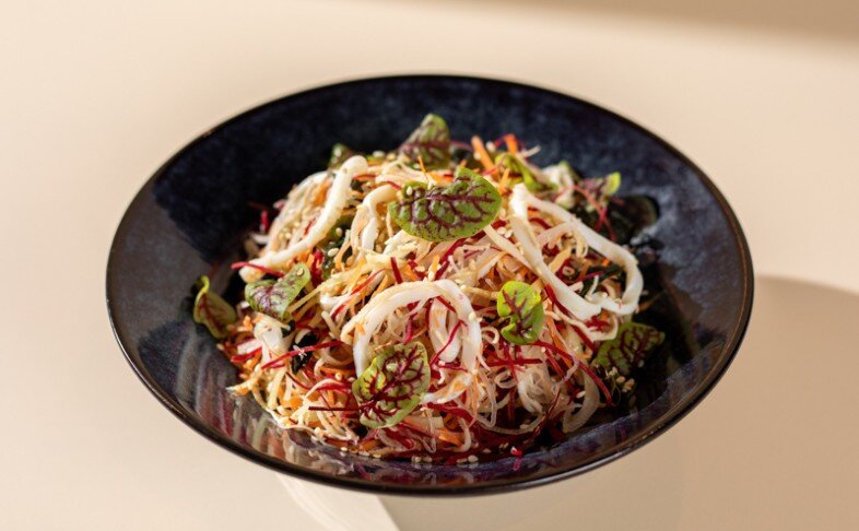 Острый с кальмаром 250г