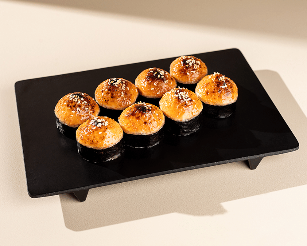 Ролл запеченный с лососем 300г