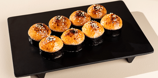 Ролл запеченный с лососем 300г