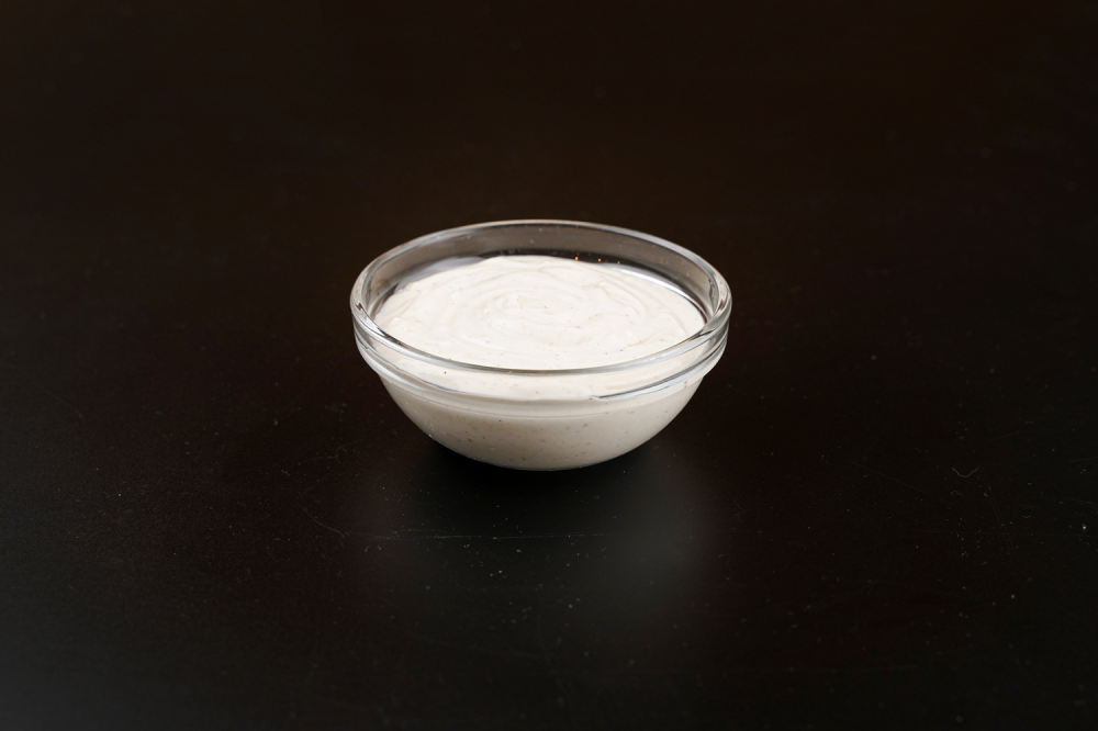 Соус цезарь в соуснике