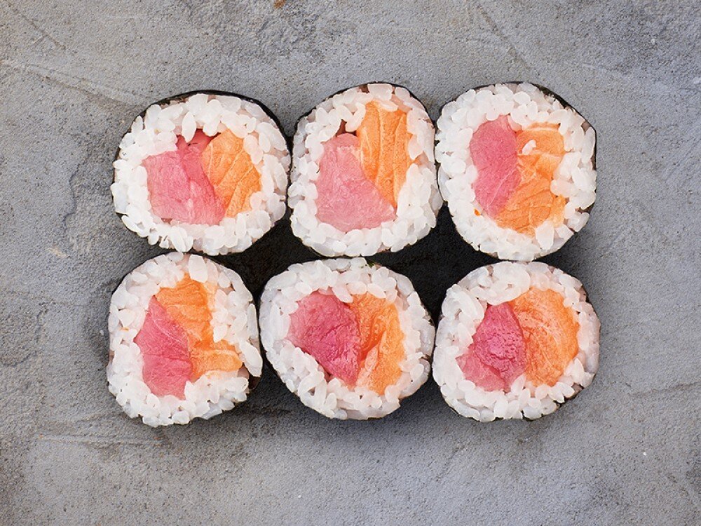 Ролл спайси с тунцом и лососем