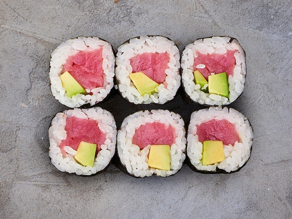 Ролл спайси с тунцом и авокадо