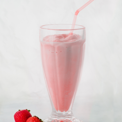 Молочный коктейль с клубникой