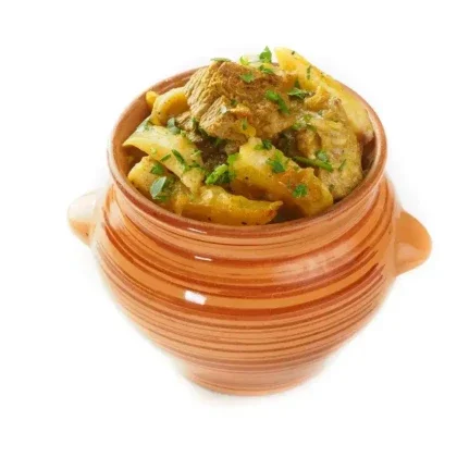 Свинина по-смоленски с картофелем в горшочке