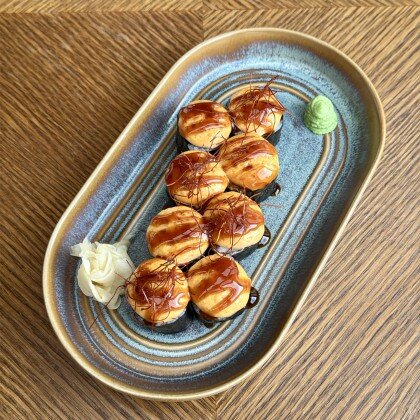 Острый ролл с лососем запеченный