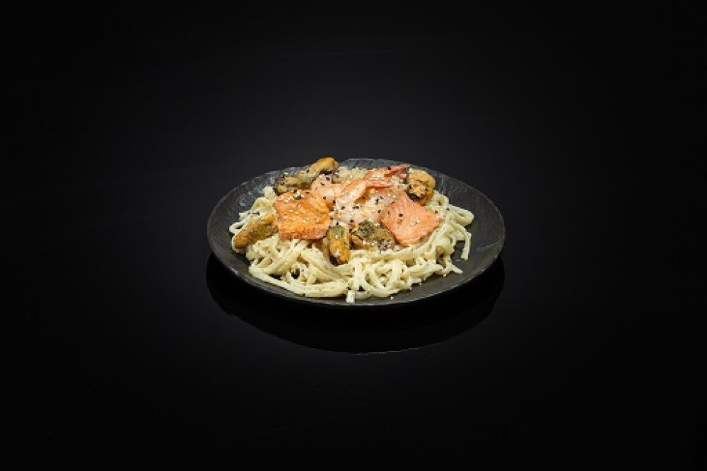 Удон с морепродуктами в сливочном соусе