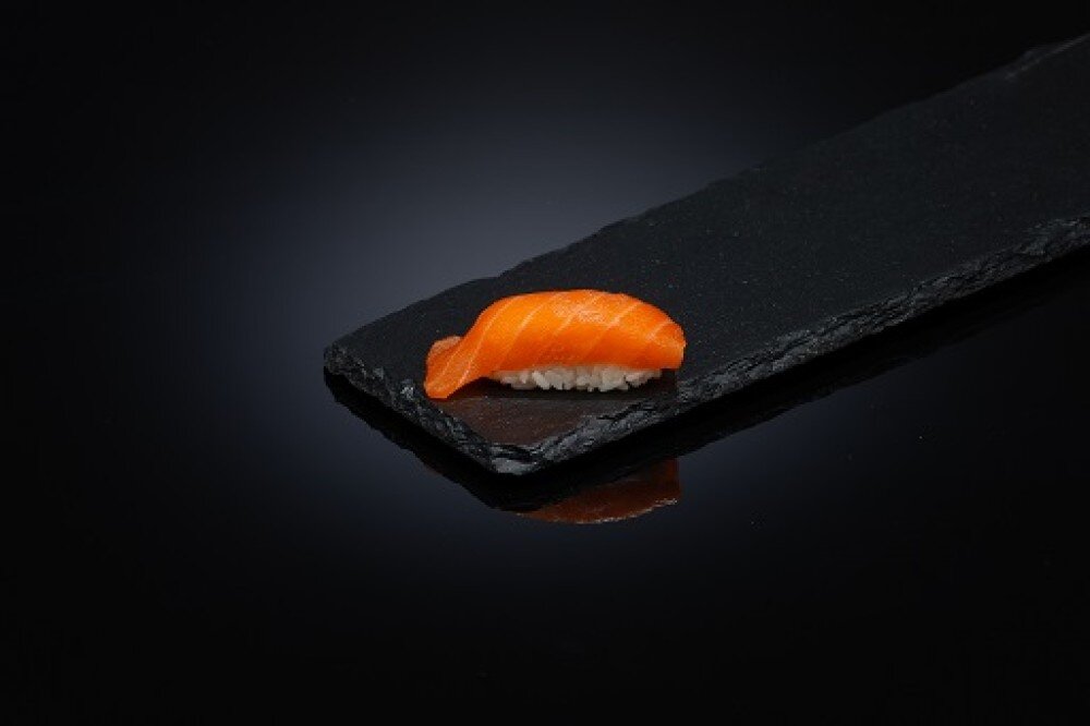 Суши с лососем