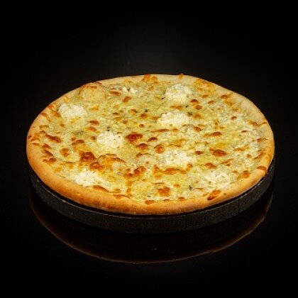 Пицца "4 сыра" в сливочном соусе