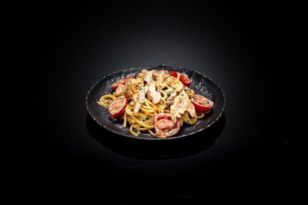 Паста с копченностями и шпинатом