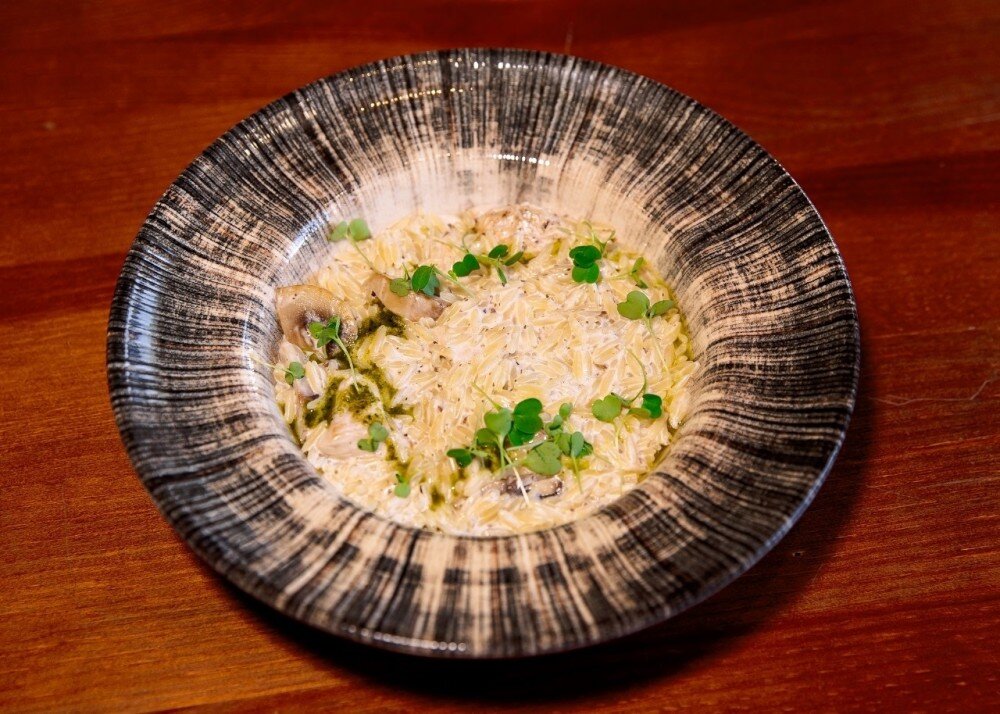 *Паста Орзо с курицей и грибами с трюфельным соусом