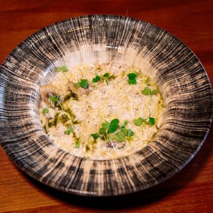 *Паста Орзо с курицей и грибами с трюфельным соусом