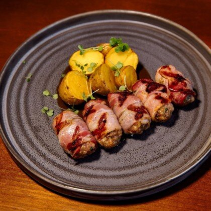 *Мясные рулетики в беконе  с картофелем беби