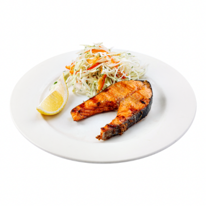 Стейк из форели с овощным салатом