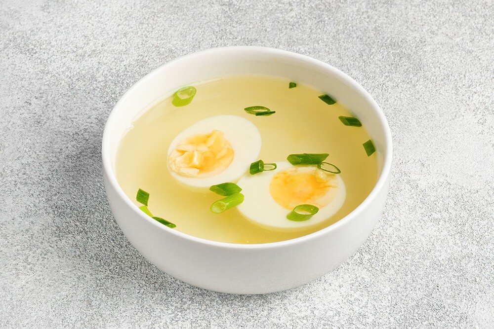 Бульон куриный с яйцом
