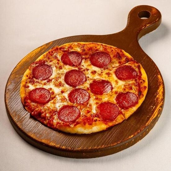 Пицца с колбаской и сулугуни